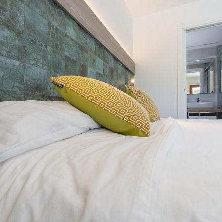 Hostal Restaurante Pou Des Lleo サン・カルレス・デ・ペラルタ エクステリア 写真
