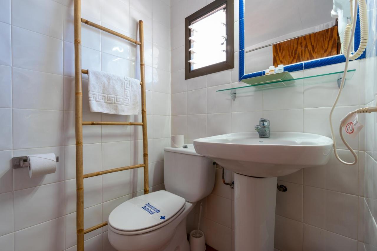 Hostal Restaurante Pou Des Lleo サン・カルレス・デ・ペラルタ 部屋 写真