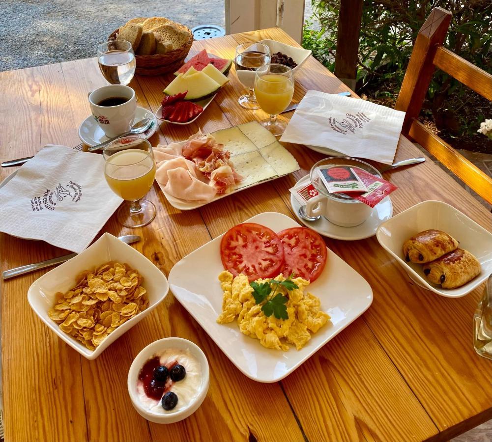 Hostal Restaurante Pou Des Lleo サン・カルレス・デ・ペラルタ エクステリア 写真
