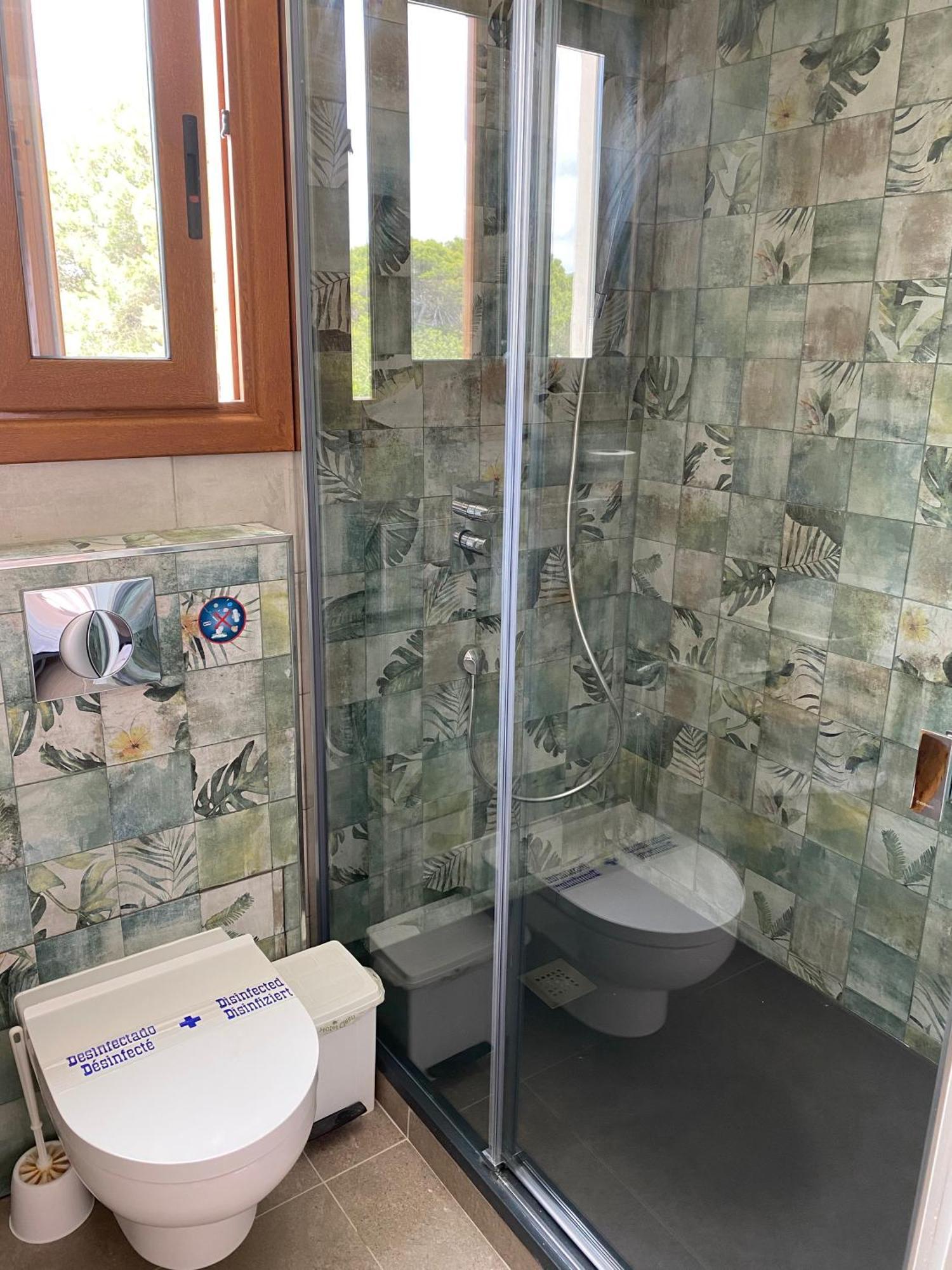 Hostal Restaurante Pou Des Lleo サン・カルレス・デ・ペラルタ 部屋 写真